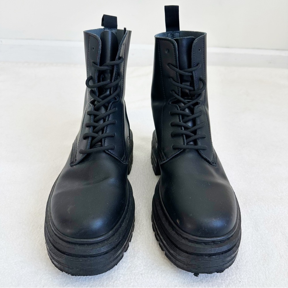 Forever 21 Women’s Black Faux Leather Lug Platform Combat Granny Boots, size 8 - Picture 3 of 16